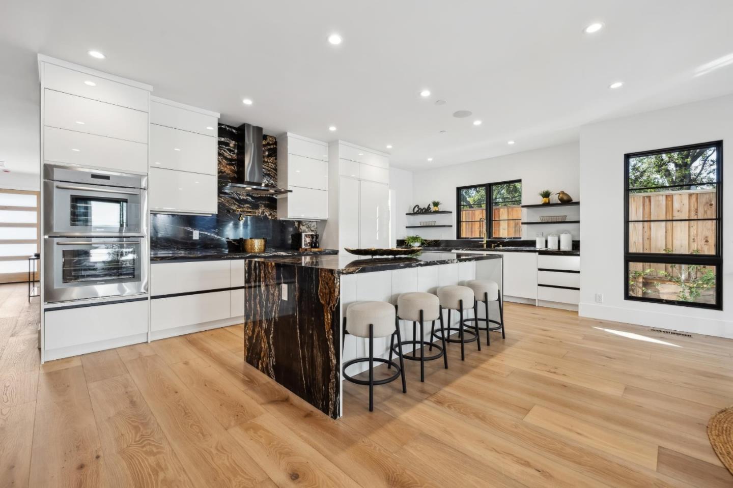 Detail Gallery Image 15 of 55 For 2018 Sand Hill Rd, Menlo Park,  CA 94025 - 5 Beds | 4/1 Baths