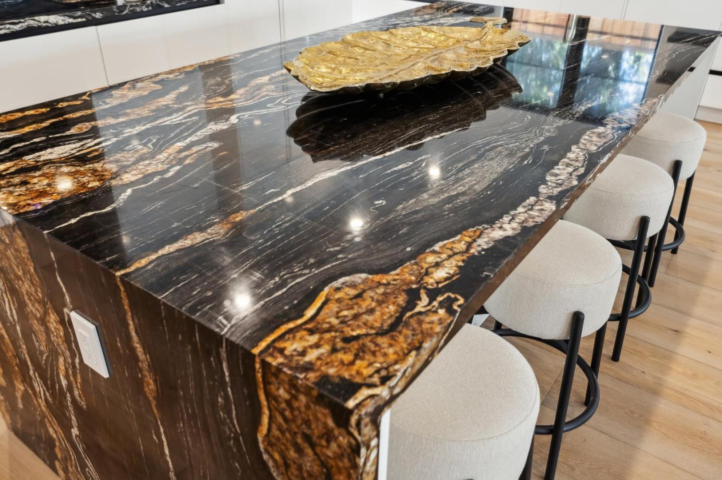 Detail Gallery Image 16 of 55 For 2018 Sand Hill Rd, Menlo Park,  CA 94025 - 5 Beds | 4/1 Baths