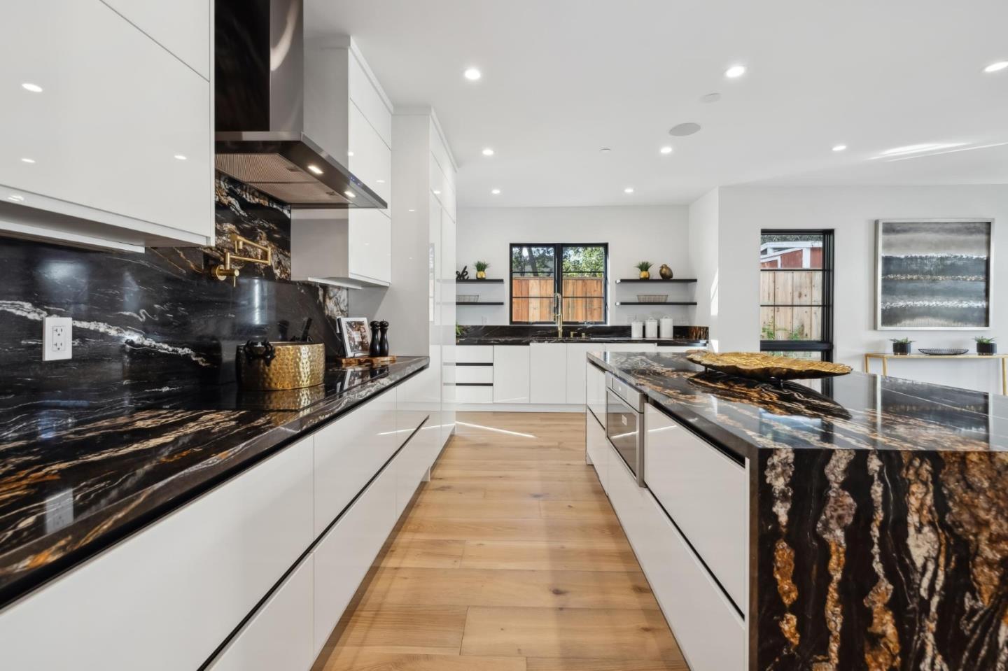 Detail Gallery Image 17 of 55 For 2018 Sand Hill Rd, Menlo Park,  CA 94025 - 5 Beds | 4/1 Baths