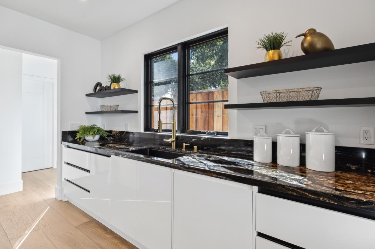 Detail Gallery Image 20 of 55 For 2018 Sand Hill Rd, Menlo Park,  CA 94025 - 5 Beds | 4/1 Baths