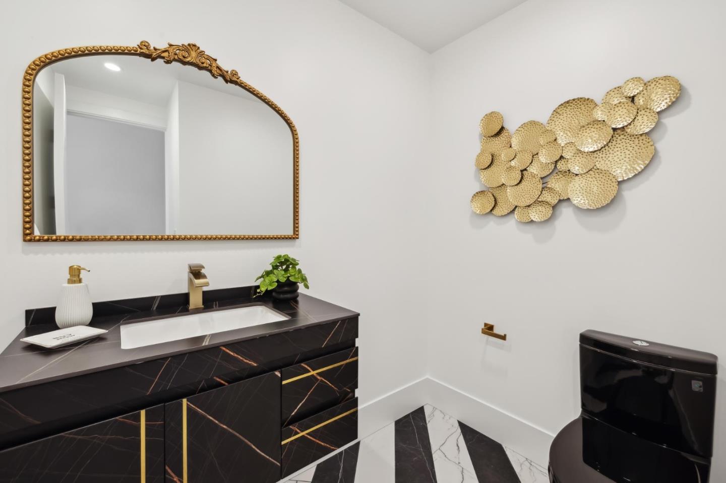 Detail Gallery Image 24 of 55 For 2018 Sand Hill Rd, Menlo Park,  CA 94025 - 5 Beds | 4/1 Baths