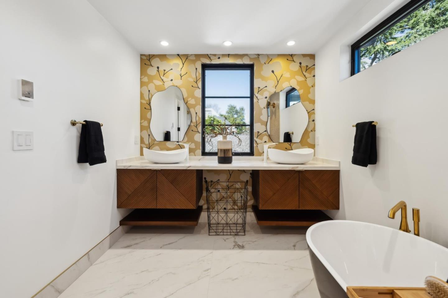Detail Gallery Image 31 of 55 For 2018 Sand Hill Rd, Menlo Park,  CA 94025 - 5 Beds | 4/1 Baths