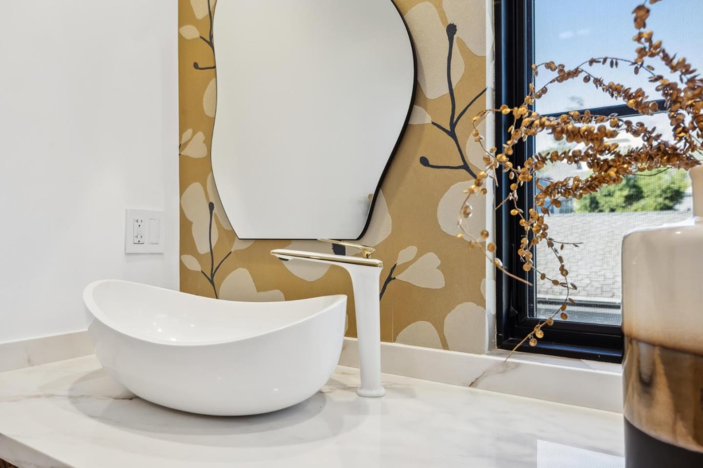 Detail Gallery Image 32 of 55 For 2018 Sand Hill Rd, Menlo Park,  CA 94025 - 5 Beds | 4/1 Baths