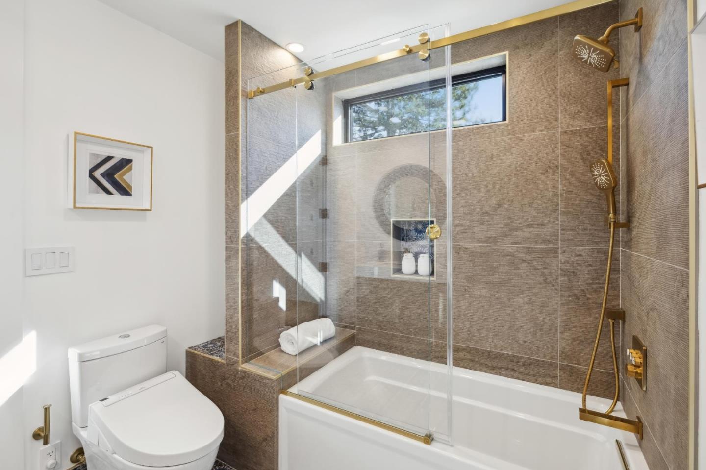 Detail Gallery Image 38 of 55 For 2018 Sand Hill Rd, Menlo Park,  CA 94025 - 5 Beds | 4/1 Baths