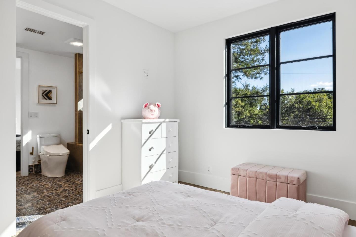 Detail Gallery Image 40 of 55 For 2018 Sand Hill Rd, Menlo Park,  CA 94025 - 5 Beds | 4/1 Baths