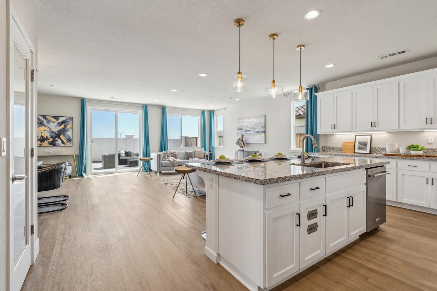 Detail Gallery Image 18 of 74 For 5485 Monte Vista Way, Antioch,  CA 94531 - 4 Beds | 3/1 Baths