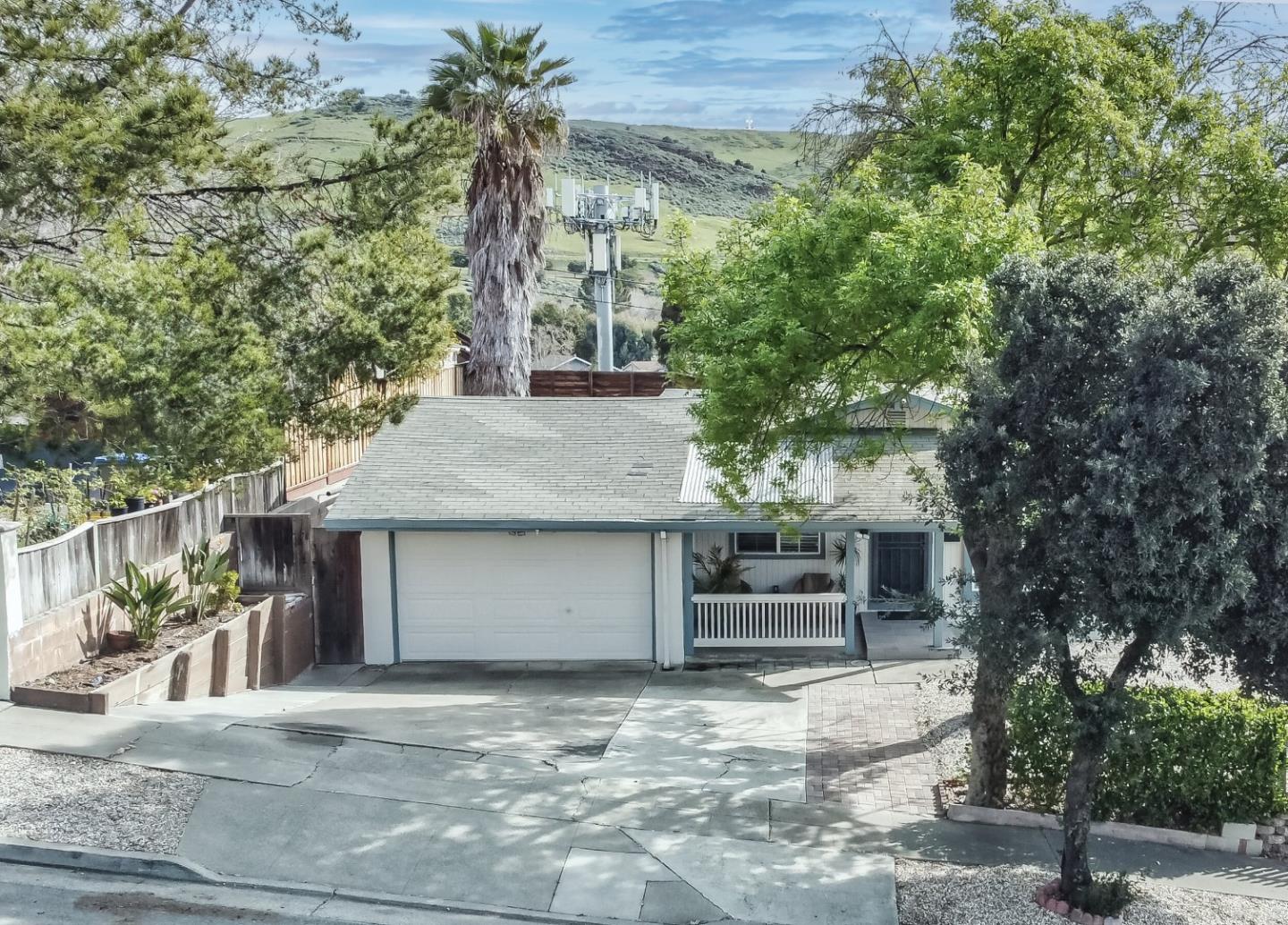 Detail Gallery Image 4 of 32 For 4864 Snow Dr, San Jose,  CA 95111 - 3 Beds | 2 Baths