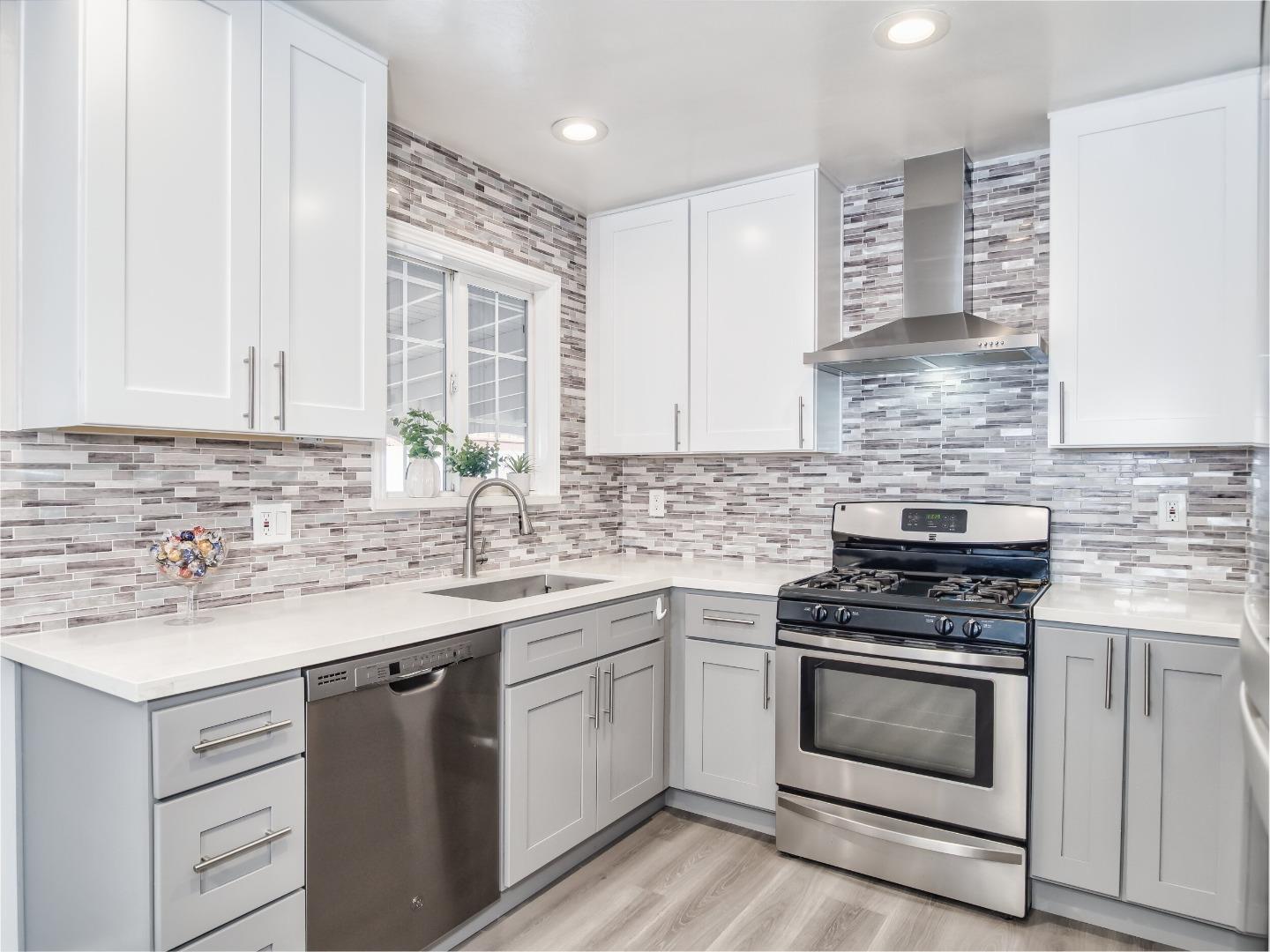 Detail Gallery Image 6 of 32 For 4864 Snow Dr, San Jose,  CA 95111 - 3 Beds | 2 Baths