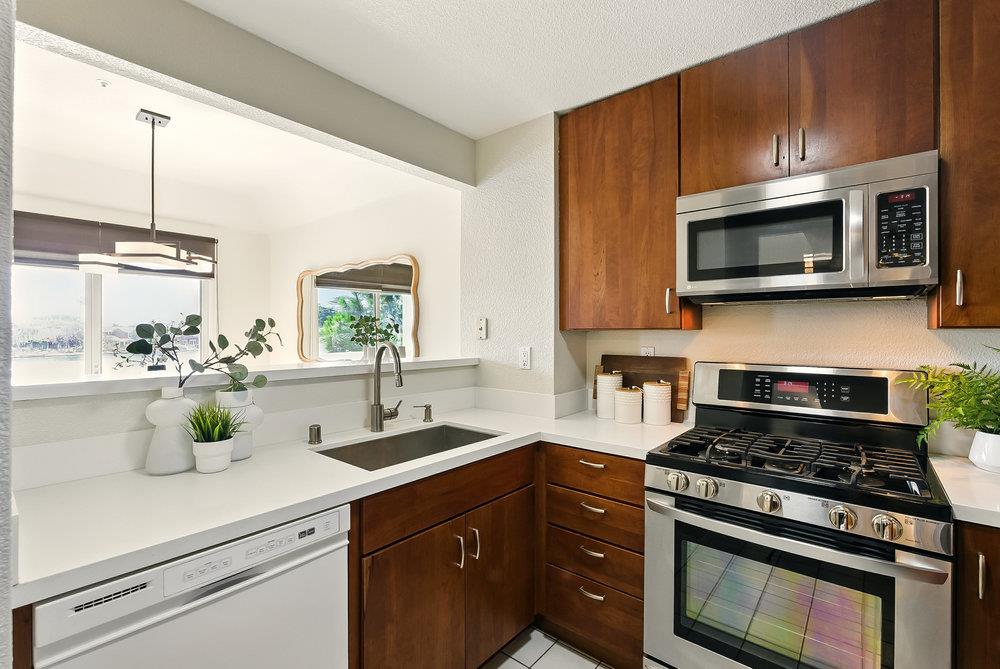 Detail Gallery Image 13 of 37 For 1023 Rudder Ln, Foster City,  CA 94404 - 2 Beds | 2 Baths