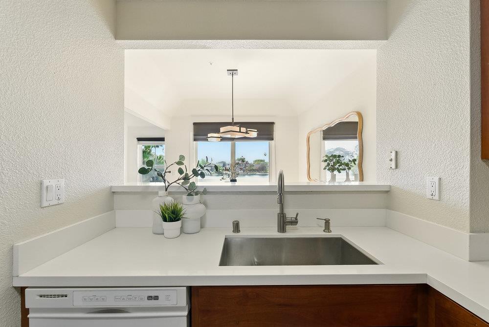 Detail Gallery Image 15 of 37 For 1023 Rudder Ln, Foster City,  CA 94404 - 2 Beds | 2 Baths