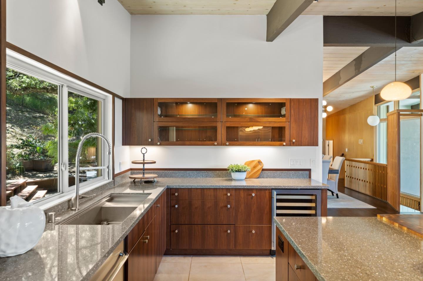 Detail Gallery Image 11 of 46 For 1220 Chula Vista Dr, Belmont,  CA 94002 - 4 Beds | 3 Baths