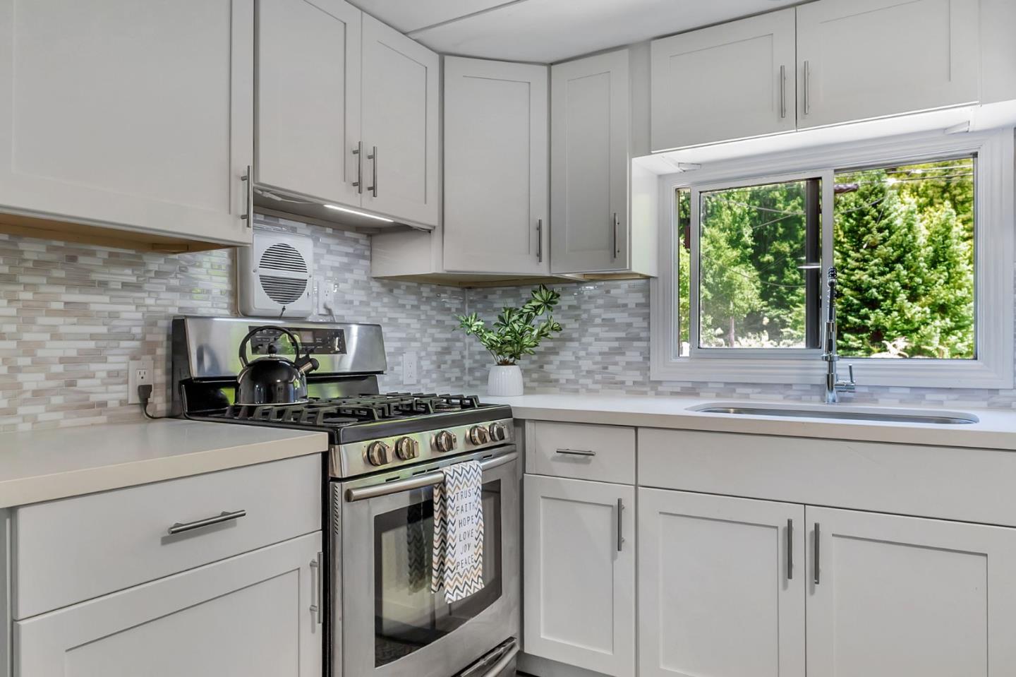 Detail Gallery Image 4 of 29 For 265 Brown Gables Rd #24,  Ben Lomond,  CA 95005 - 2 Beds | 1 Baths