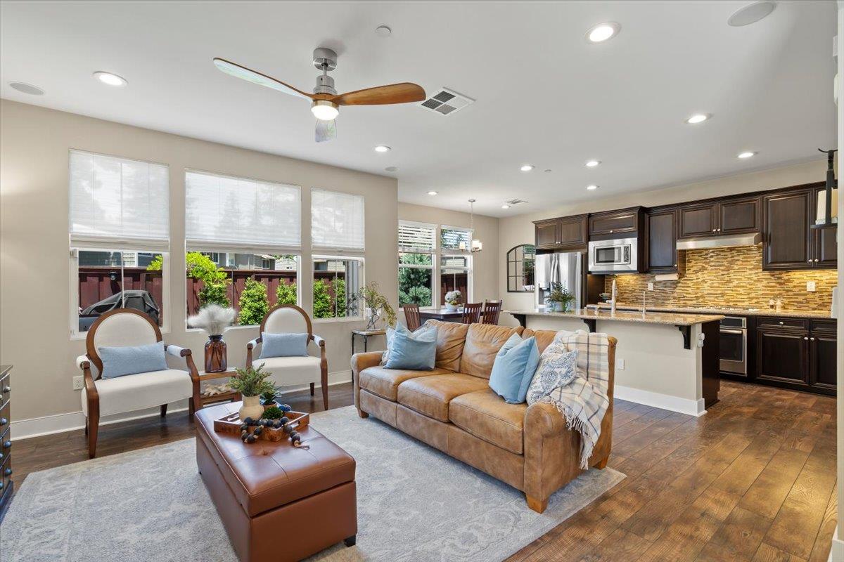 Detail Gallery Image 3 of 26 For 255 Stoney Creek Ln, Morgan Hill,  CA 95037 - 3 Beds | 2/1 Baths