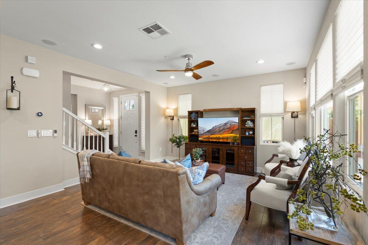 Detail Gallery Image 4 of 26 For 255 Stoney Creek Ln, Morgan Hill,  CA 95037 - 3 Beds | 2/1 Baths