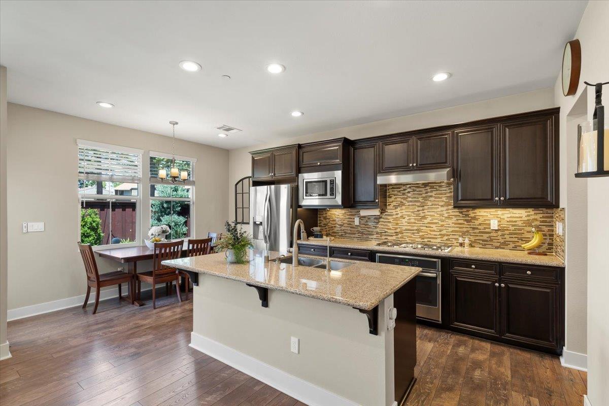 Detail Gallery Image 5 of 26 For 255 Stoney Creek Ln, Morgan Hill,  CA 95037 - 3 Beds | 2/1 Baths