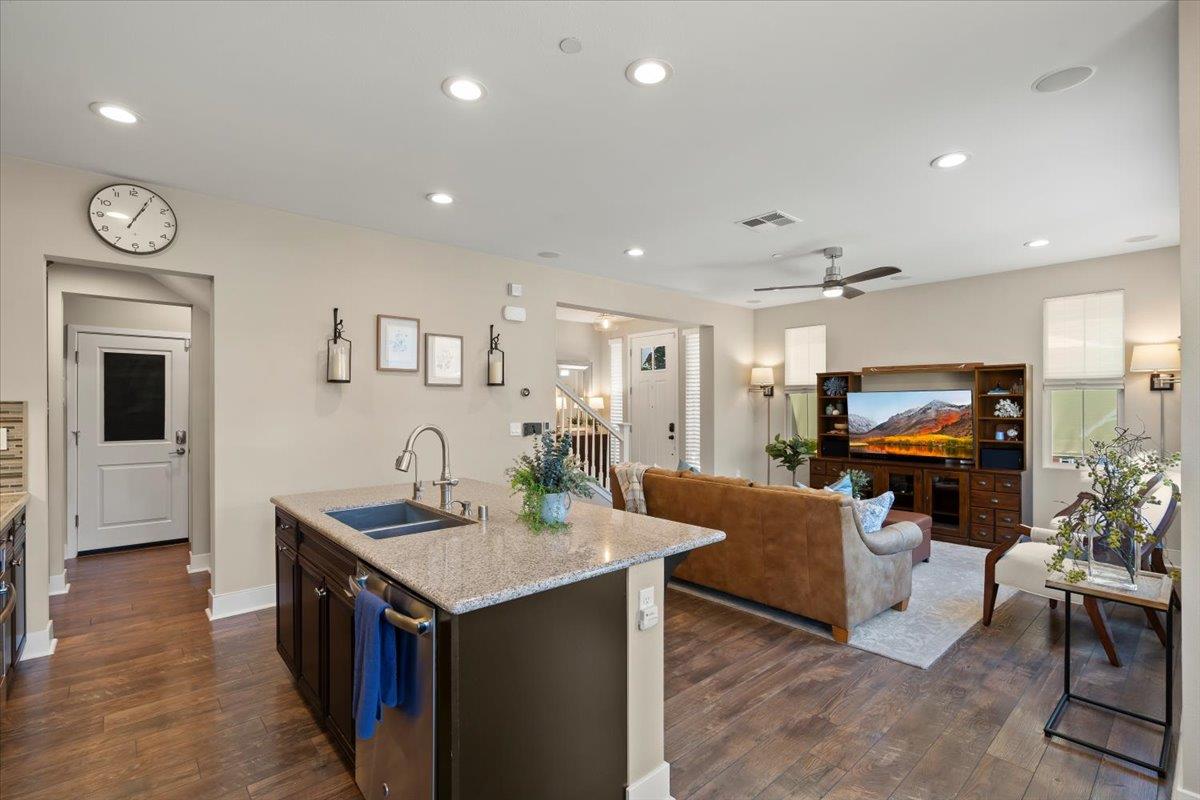 Detail Gallery Image 8 of 26 For 255 Stoney Creek Ln, Morgan Hill,  CA 95037 - 3 Beds | 2/1 Baths