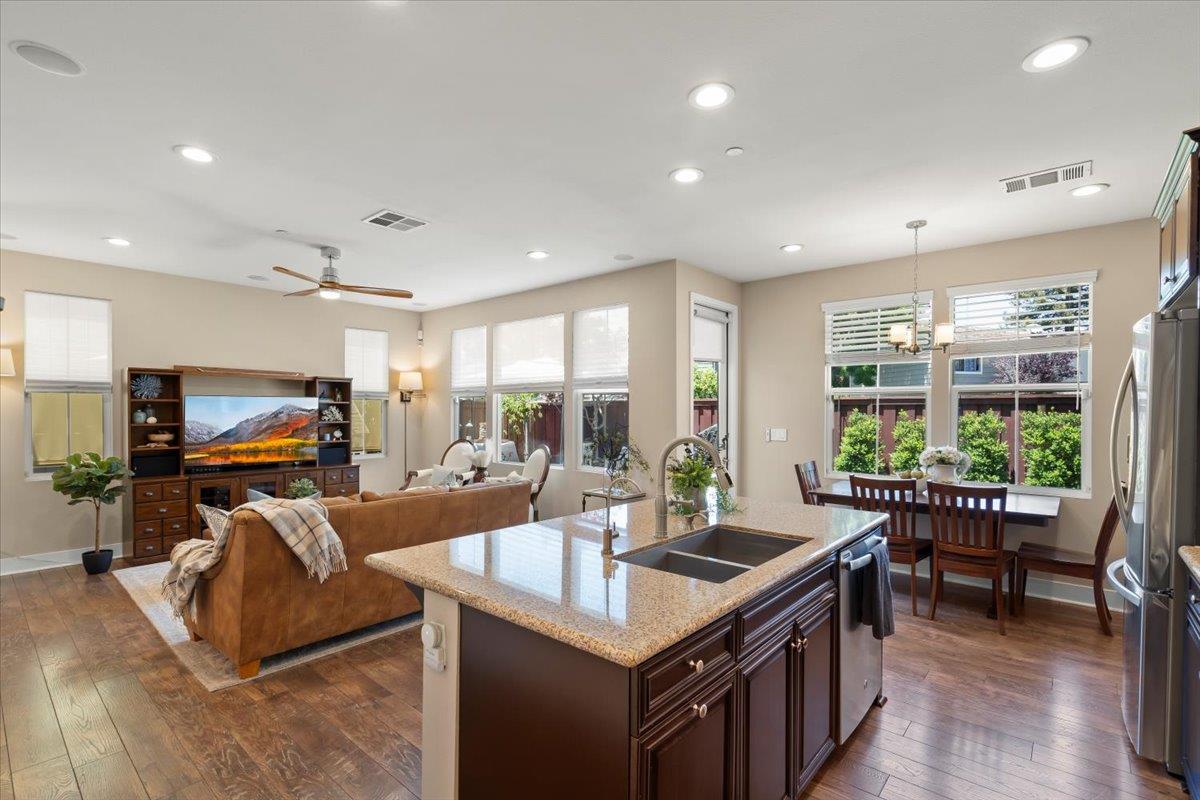 Detail Gallery Image 9 of 26 For 255 Stoney Creek Ln, Morgan Hill,  CA 95037 - 3 Beds | 2/1 Baths