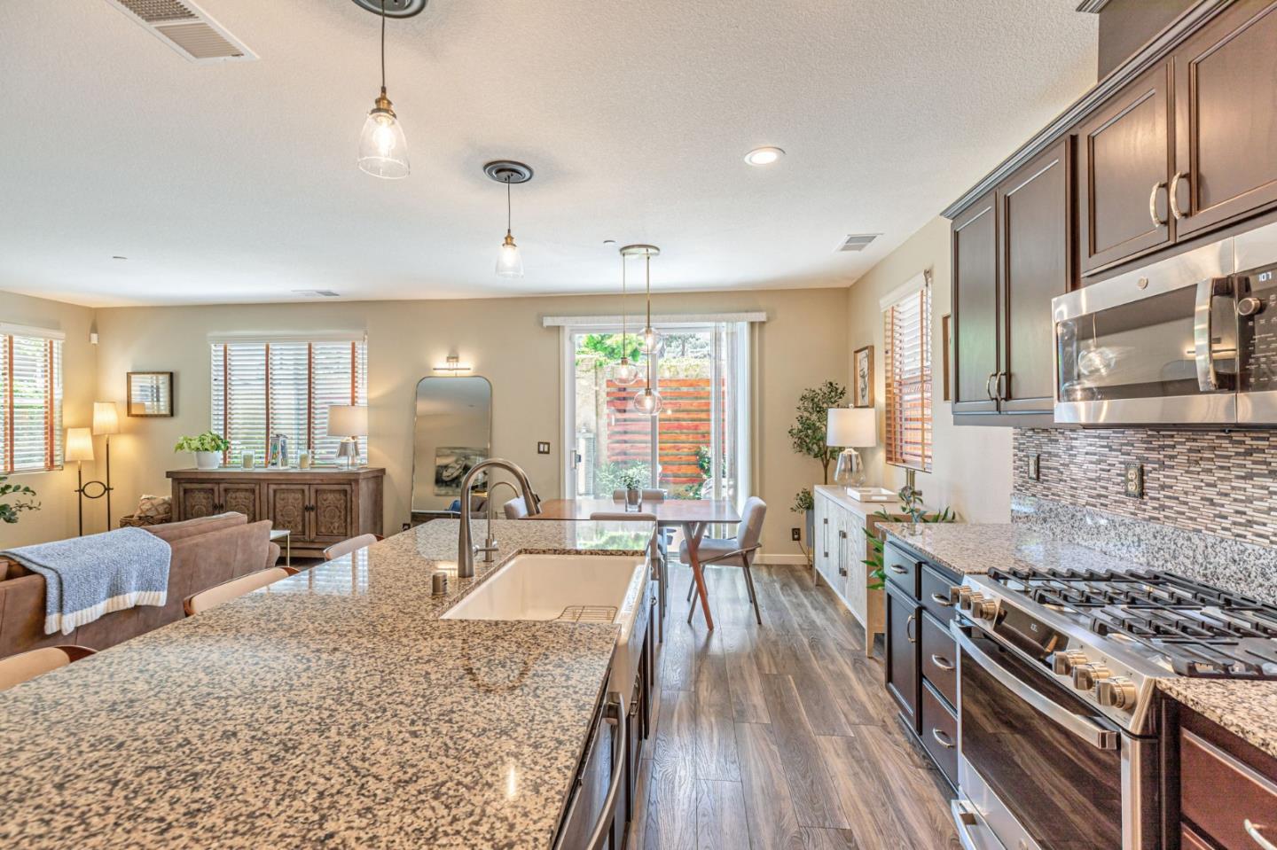 Detail Gallery Image 11 of 51 For 1300 Qualteri Way, Gilroy,  CA 95020 - 5 Beds | 3 Baths