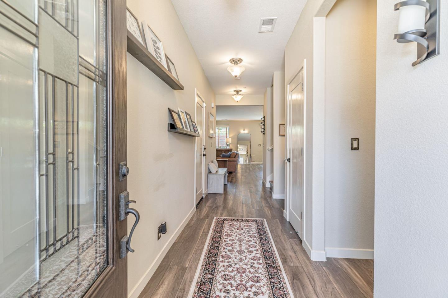 Detail Gallery Image 5 of 51 For 1300 Qualteri Way, Gilroy,  CA 95020 - 5 Beds | 3 Baths