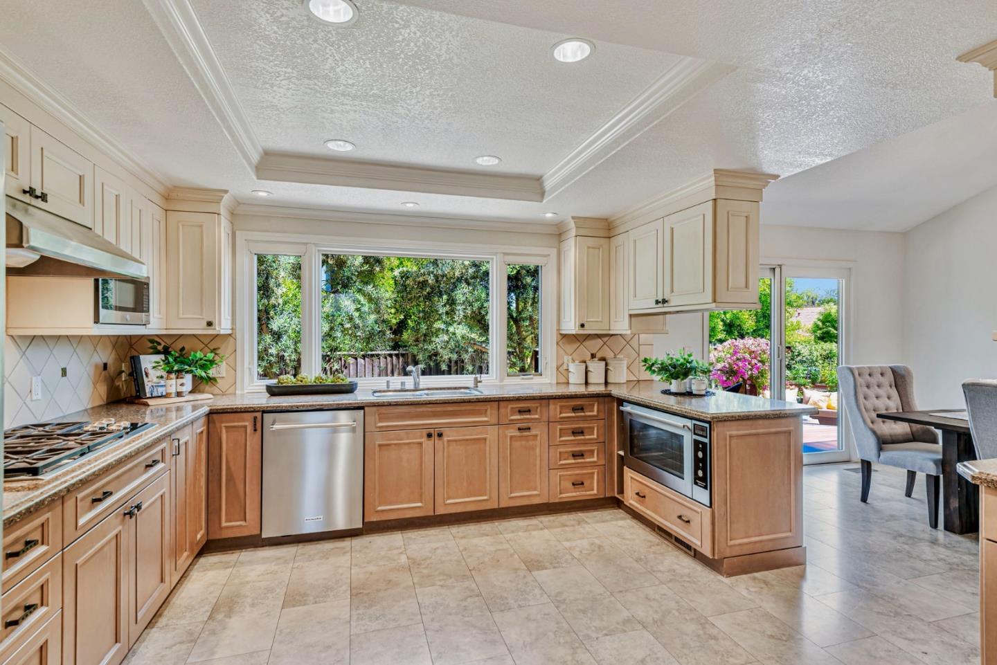 Detail Gallery Image 19 of 99 For 663 Lambeth Ct, Sunnyvale,  CA 94087 - 4 Beds | 3 Baths