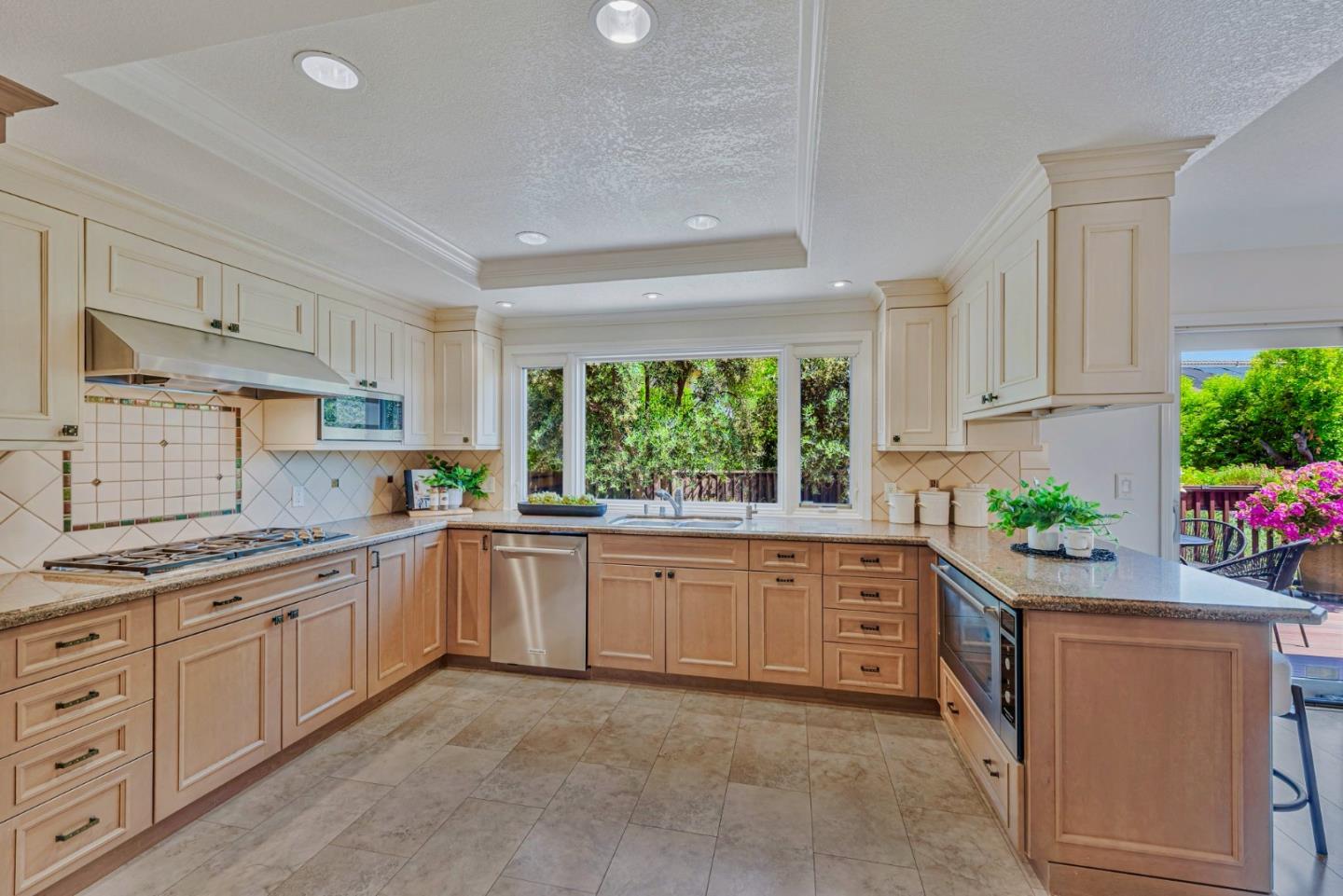 Detail Gallery Image 20 of 99 For 663 Lambeth Ct, Sunnyvale,  CA 94087 - 4 Beds | 3 Baths