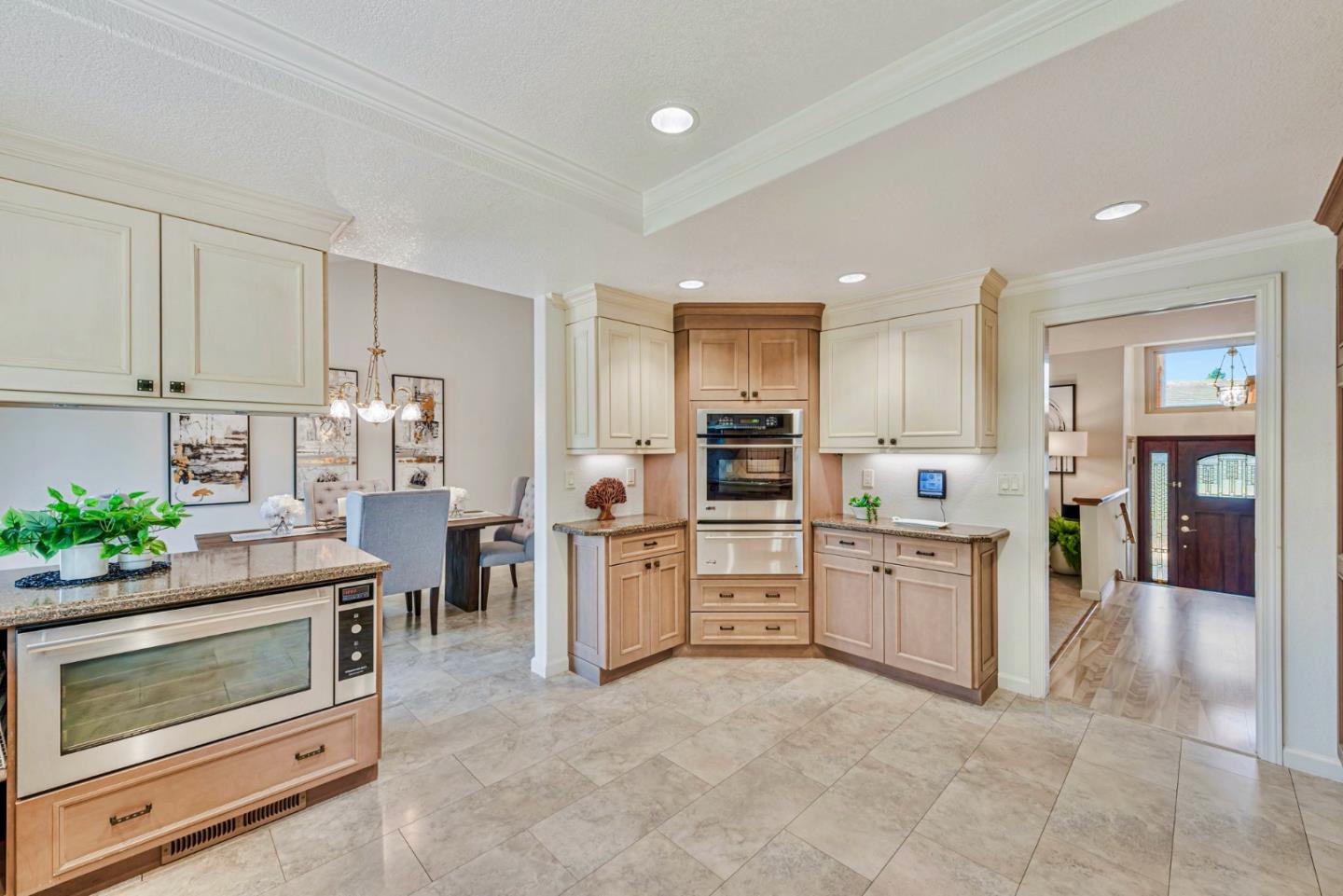 Detail Gallery Image 24 of 99 For 663 Lambeth Ct, Sunnyvale,  CA 94087 - 4 Beds | 3 Baths