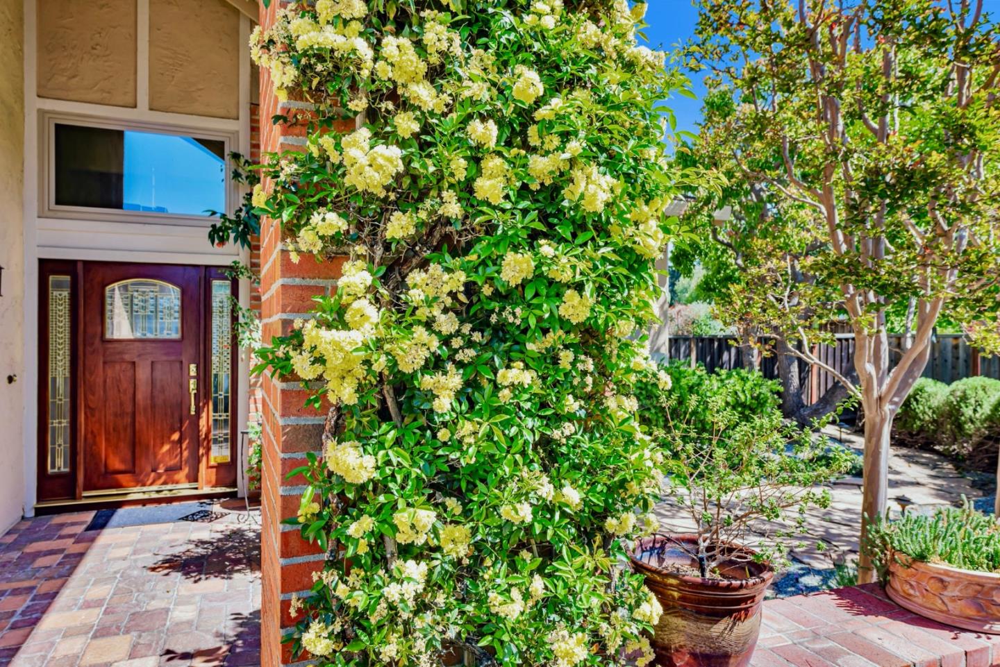 Detail Gallery Image 4 of 99 For 663 Lambeth Ct, Sunnyvale,  CA 94087 - 4 Beds | 3 Baths