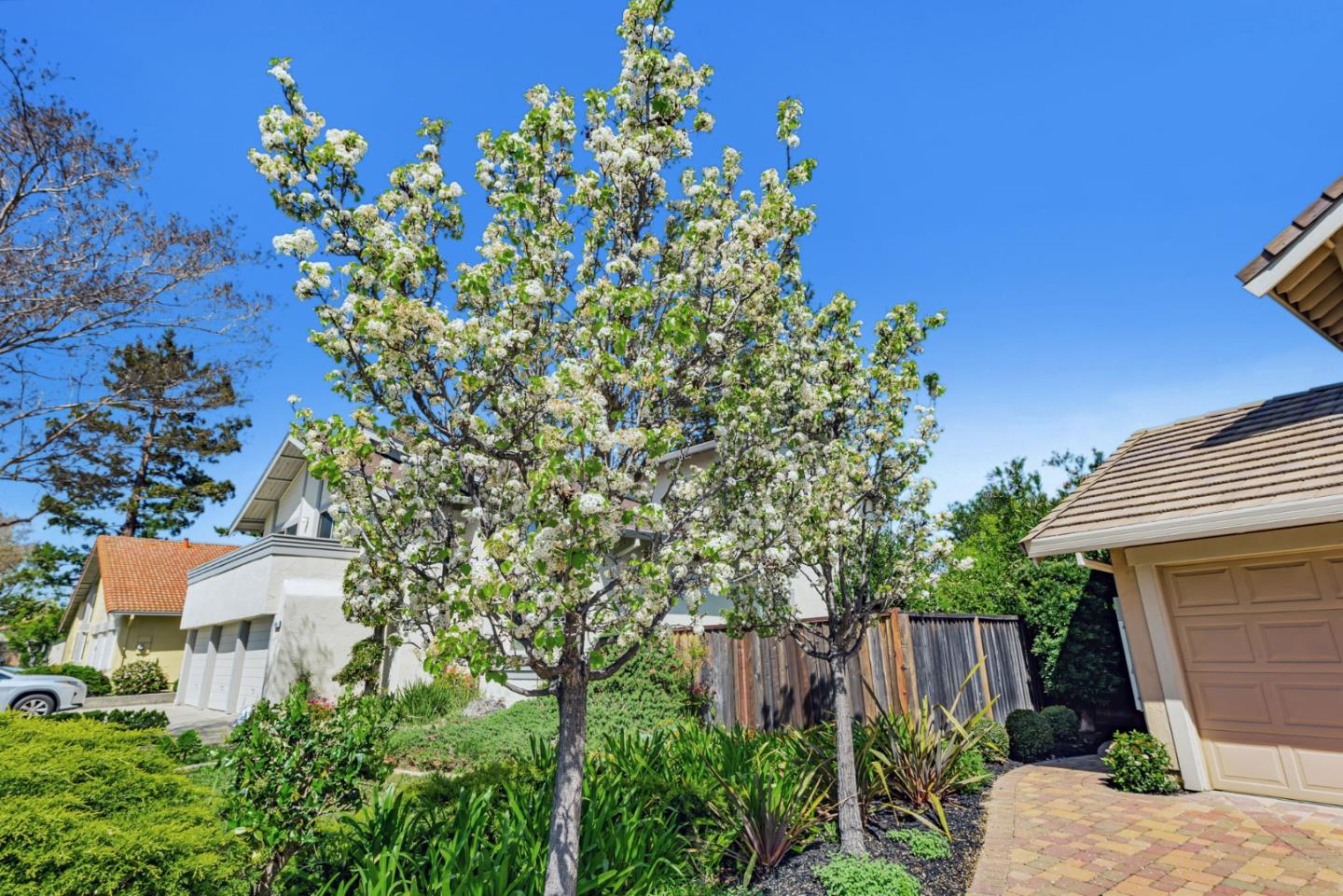 Detail Gallery Image 5 of 99 For 663 Lambeth Ct, Sunnyvale,  CA 94087 - 4 Beds | 3 Baths