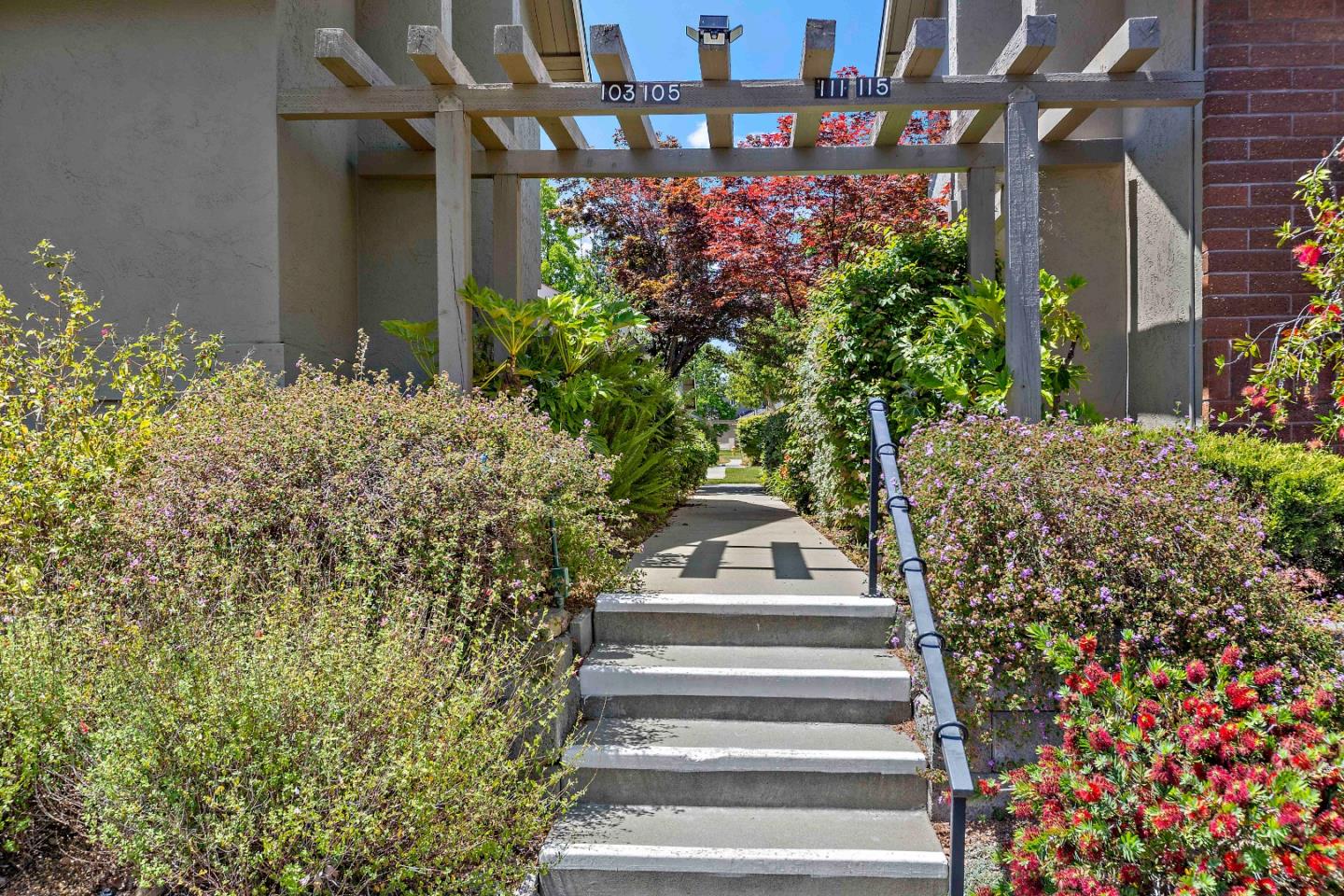 Detail Gallery Image 2 of 47 For 105 Milmar Way, Los Gatos,  CA 95032 - 2 Beds | 2 Baths