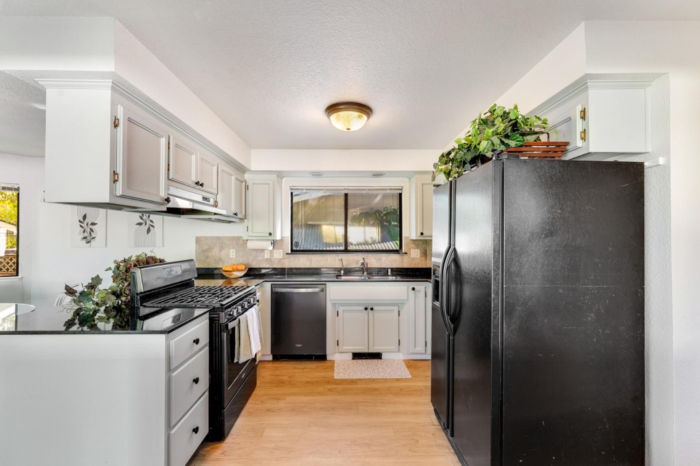 Detail Gallery Image 6 of 38 For 106 Madeline Dr, Aptos,  CA 95003 - 3 Beds | 2/1 Baths