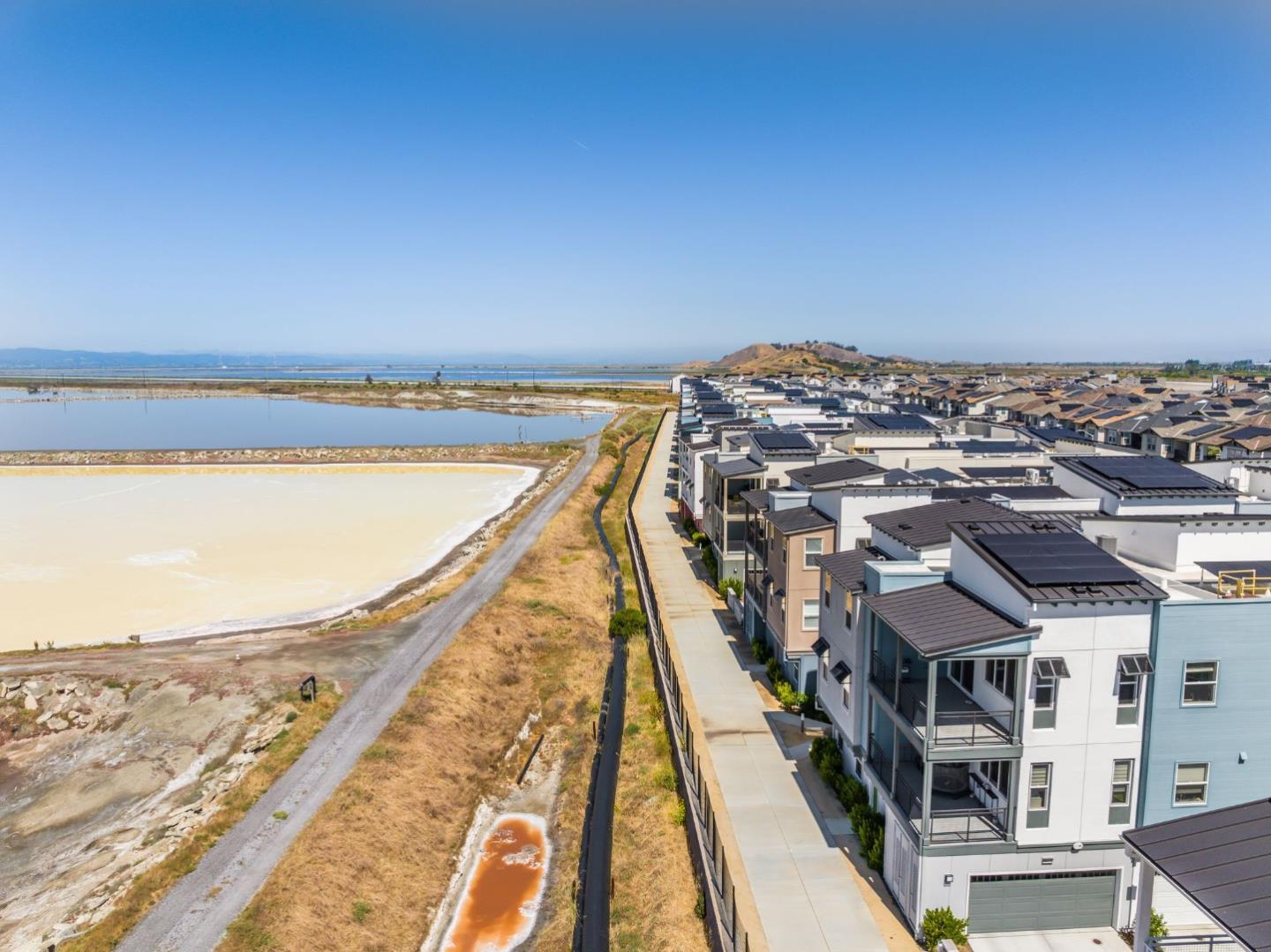 Detail Gallery Image 2 of 23 For 9608 Seawind Way, Newark,  CA 94560 - 2 Beds | 2 Baths