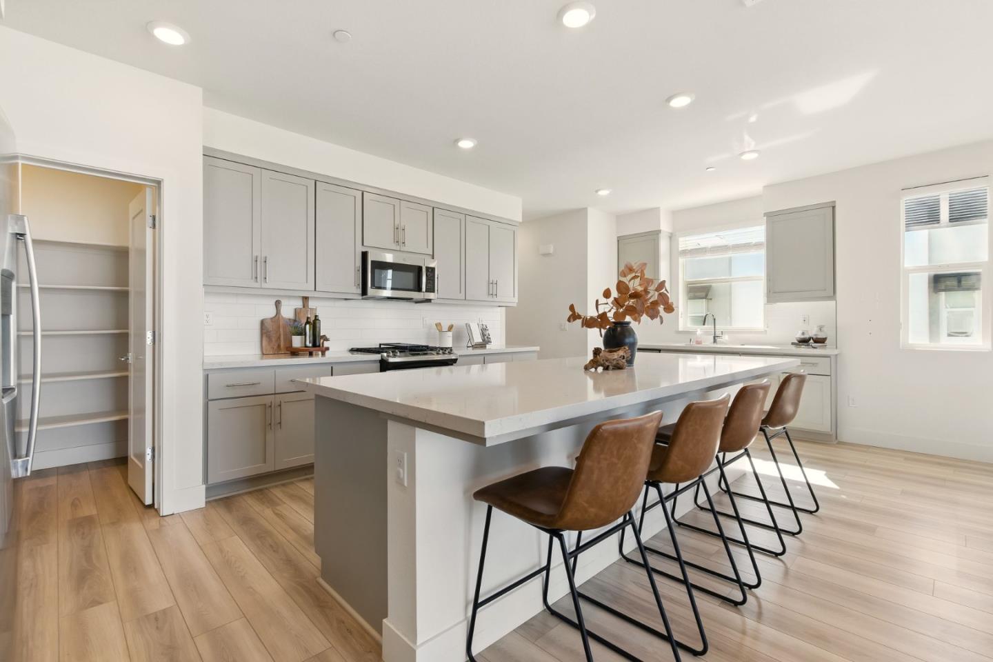Detail Gallery Image 5 of 23 For 9608 Seawind Way, Newark,  CA 94560 - 2 Beds | 2 Baths