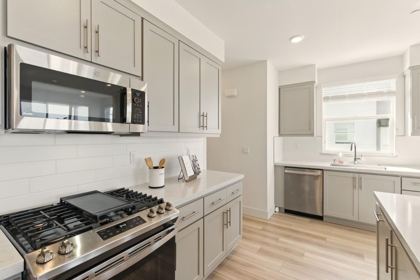 Detail Gallery Image 7 of 23 For 9608 Seawind Way, Newark,  CA 94560 - 2 Beds | 2 Baths