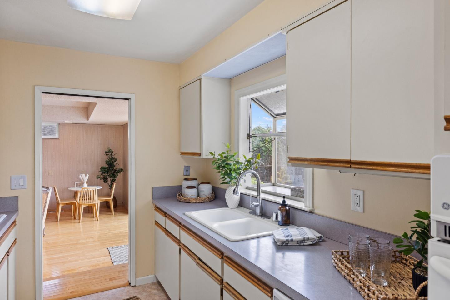 Detail Gallery Image 8 of 28 For 2061 Marsala Cir, Monterey,  CA 93940 - 4 Beds | 3 Baths