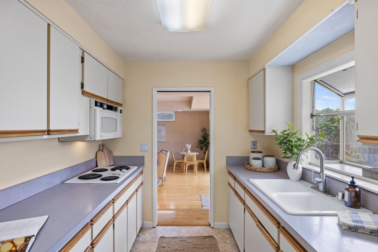 Detail Gallery Image 9 of 28 For 2061 Marsala Cir, Monterey,  CA 93940 - 4 Beds | 3 Baths