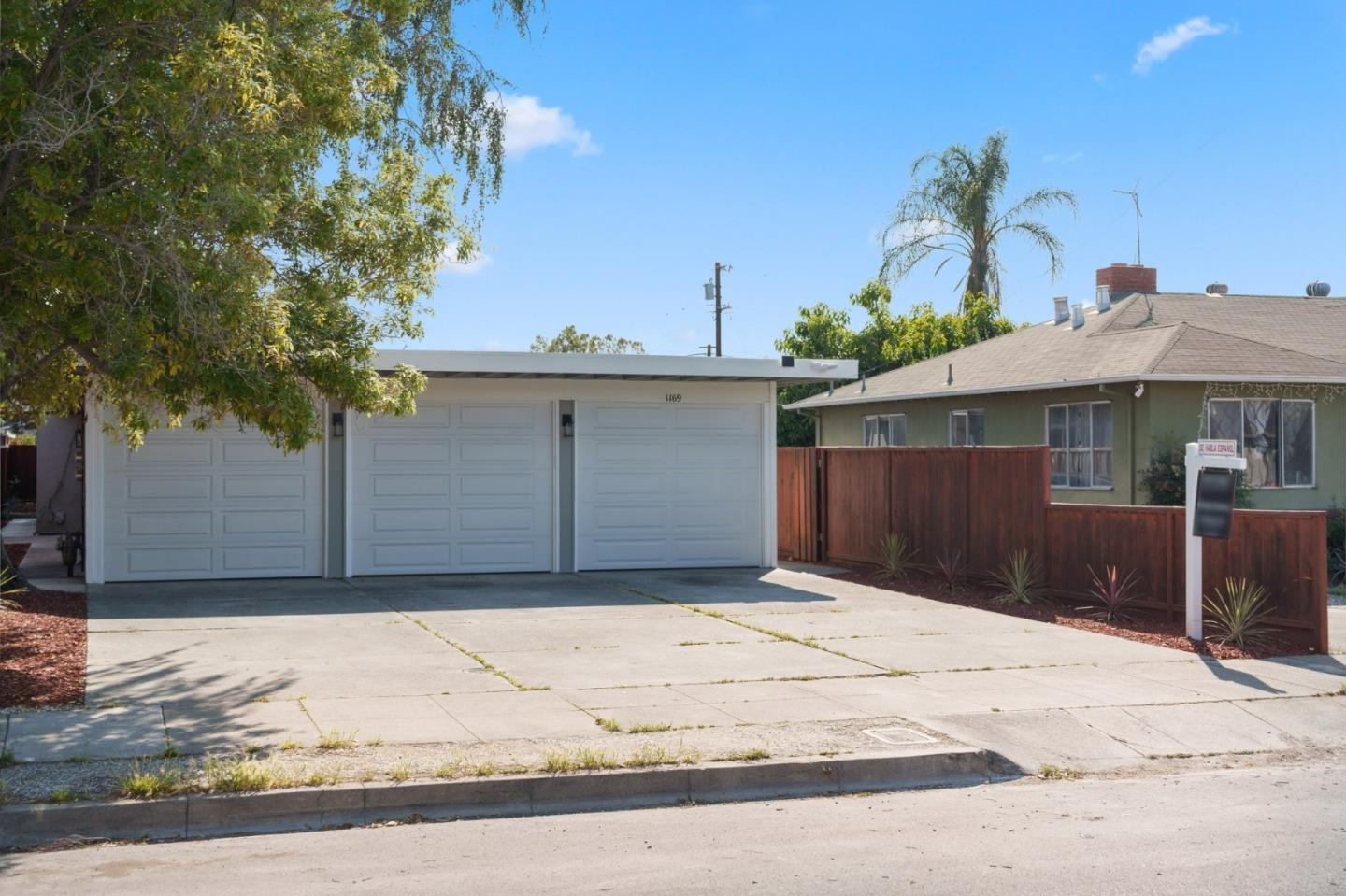 Detail Gallery Image 2 of 38 For 1171 Locust St, San Jose,  CA 95110 - – Beds | – Baths