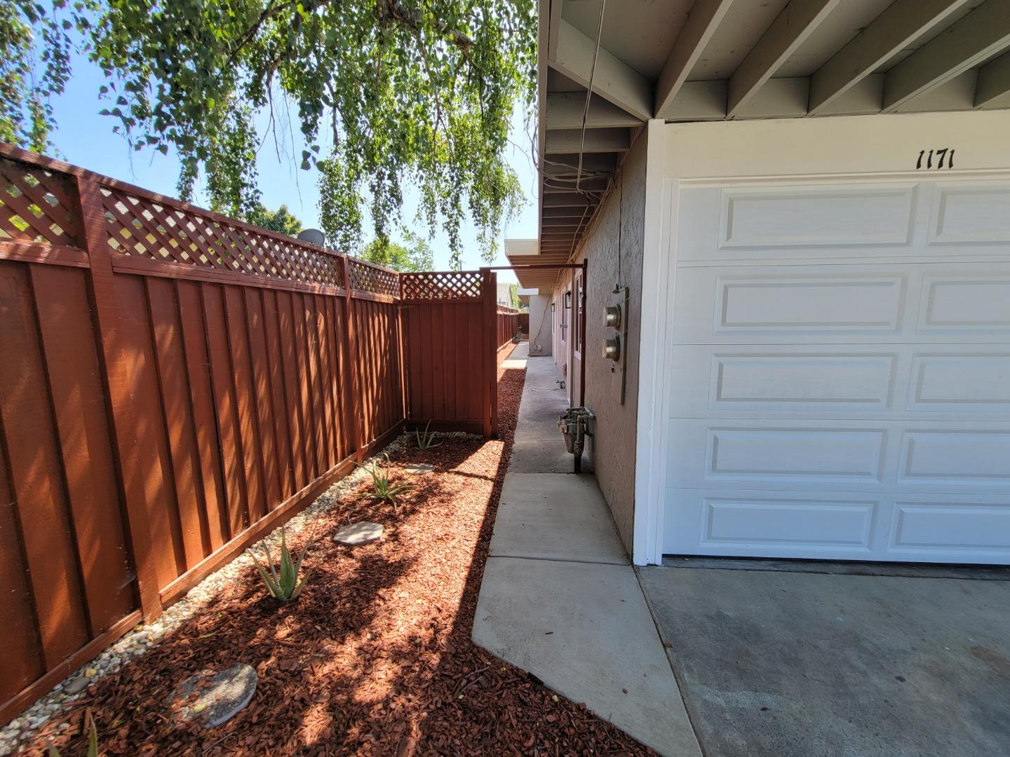 Detail Gallery Image 4 of 38 For 1171 Locust St, San Jose,  CA 95110 - – Beds | – Baths