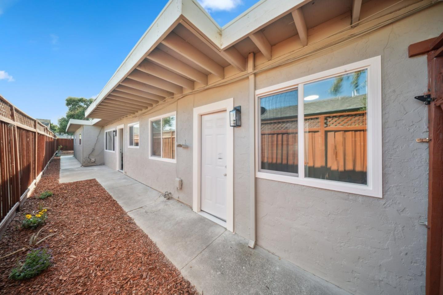 Detail Gallery Image 5 of 38 For 1171 Locust St, San Jose,  CA 95110 - – Beds | – Baths