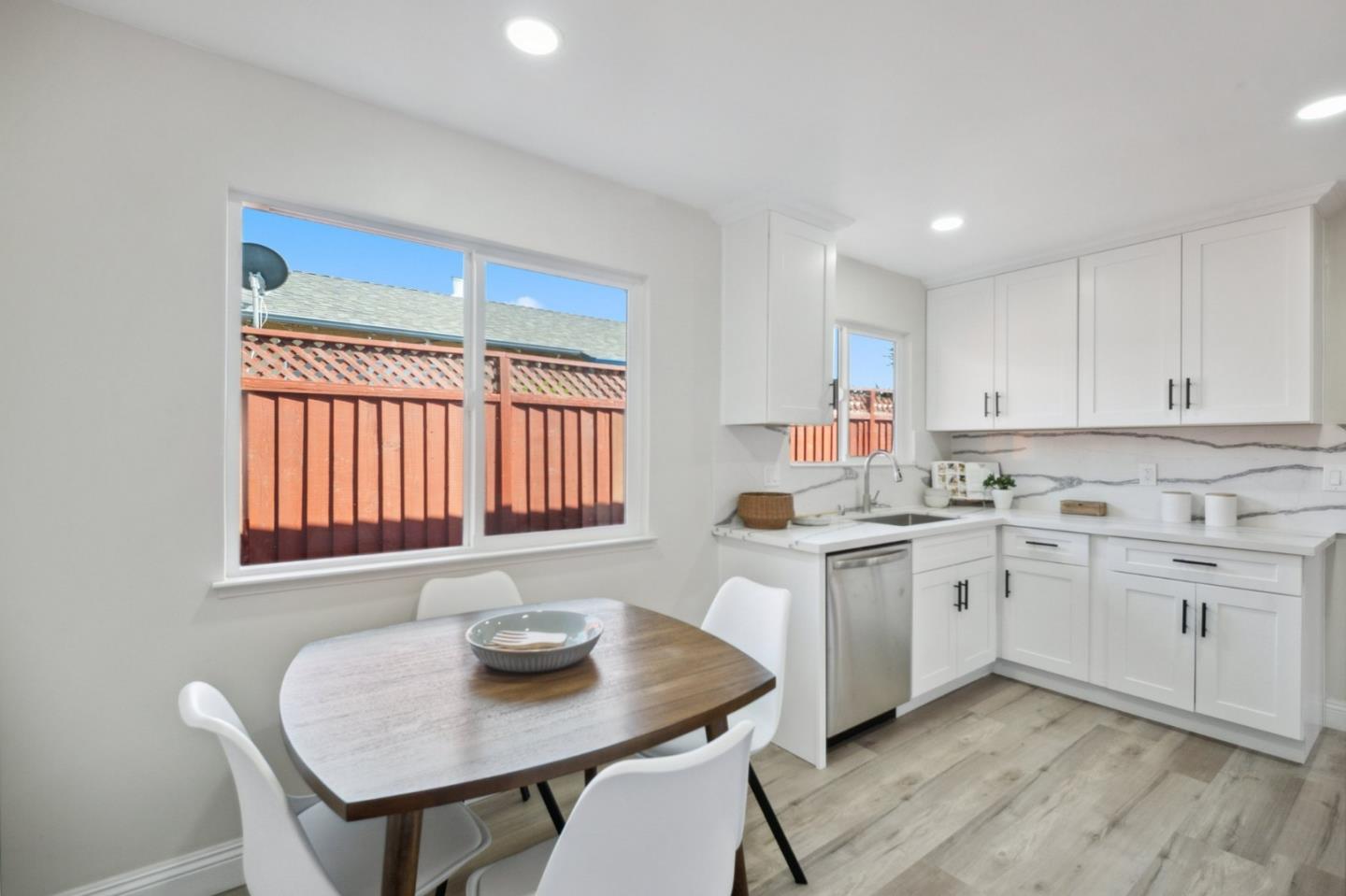Detail Gallery Image 7 of 38 For 1171 Locust St, San Jose,  CA 95110 - – Beds | – Baths