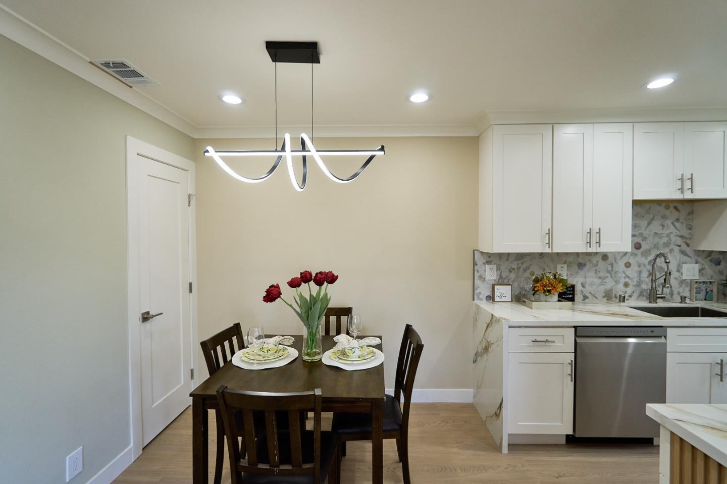 Detail Gallery Image 3 of 16 For 325 San Miguel Ct #4,  Milpitas,  CA 95035 - 2 Beds | 1 Baths