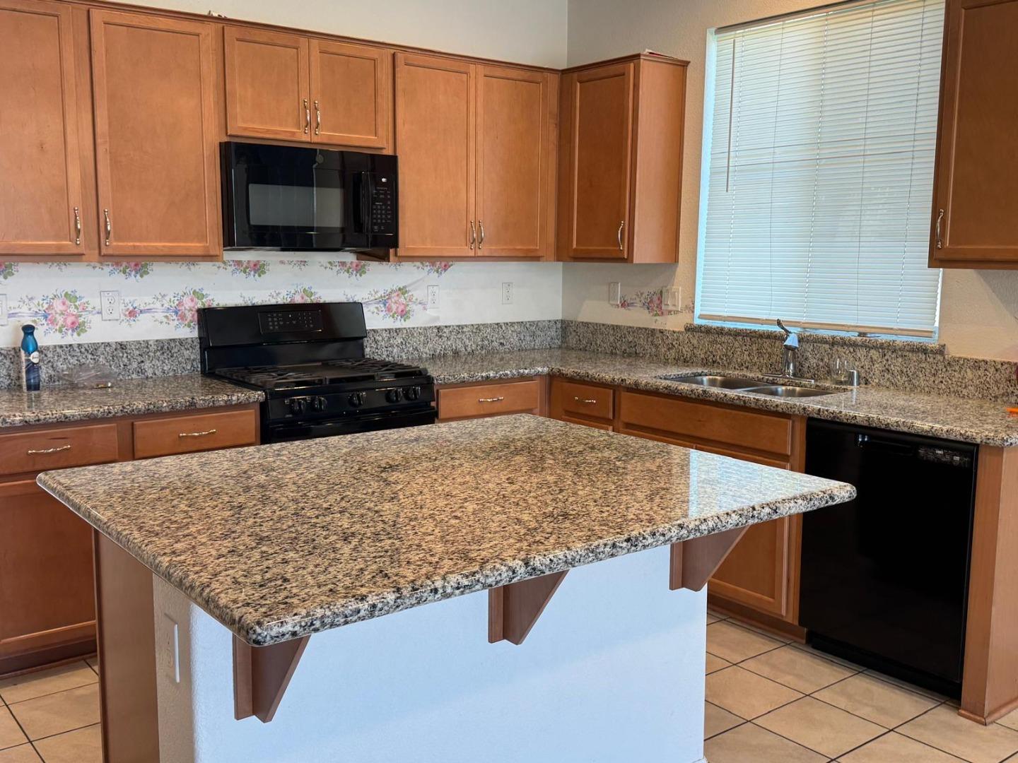 Detail Gallery Image 10 of 42 For 15480 Warbler Pl, Lathrop,  CA 95330 - 4 Beds | 2 Baths