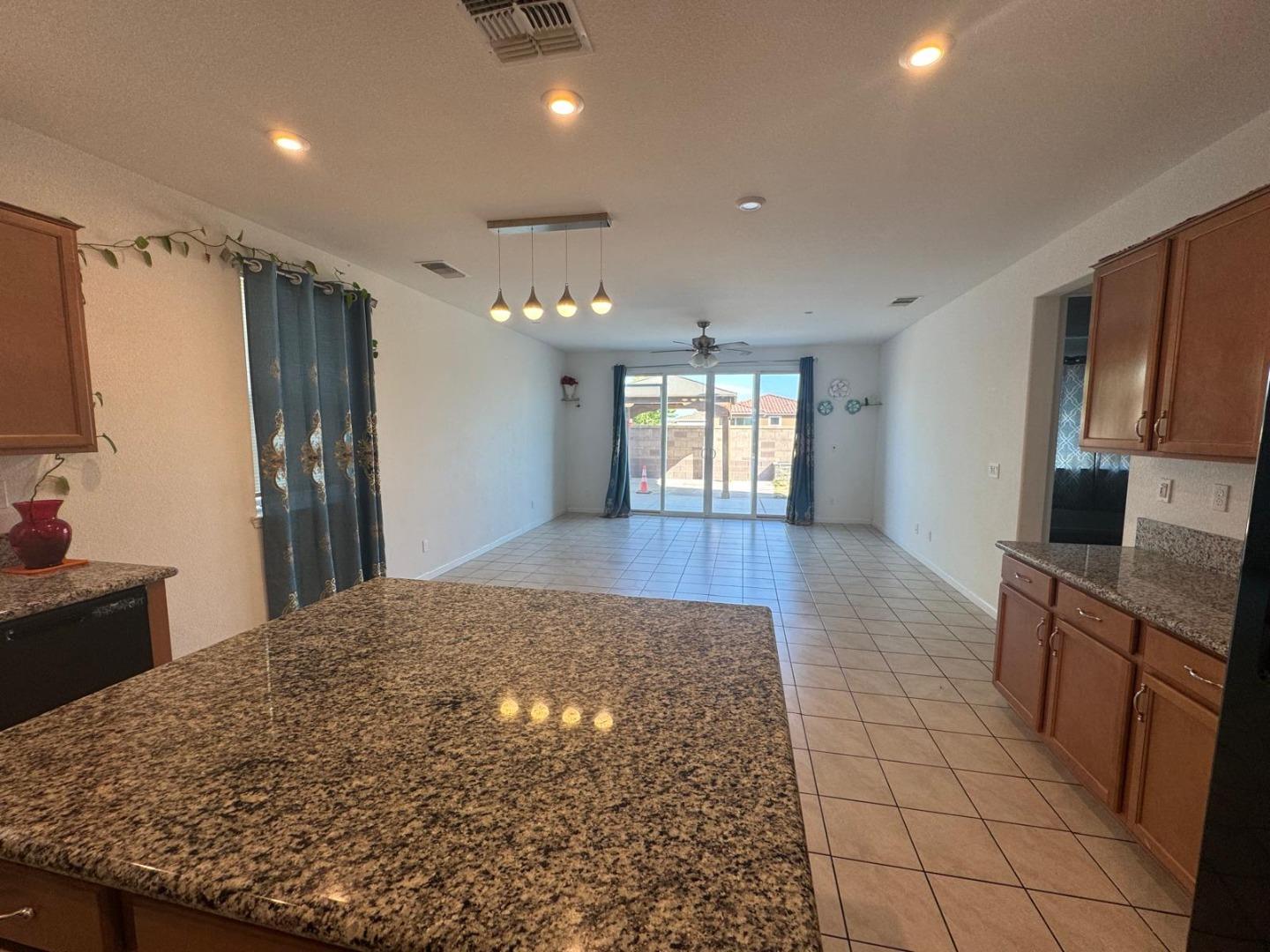 Detail Gallery Image 12 of 42 For 15480 Warbler Pl, Lathrop,  CA 95330 - 4 Beds | 2 Baths