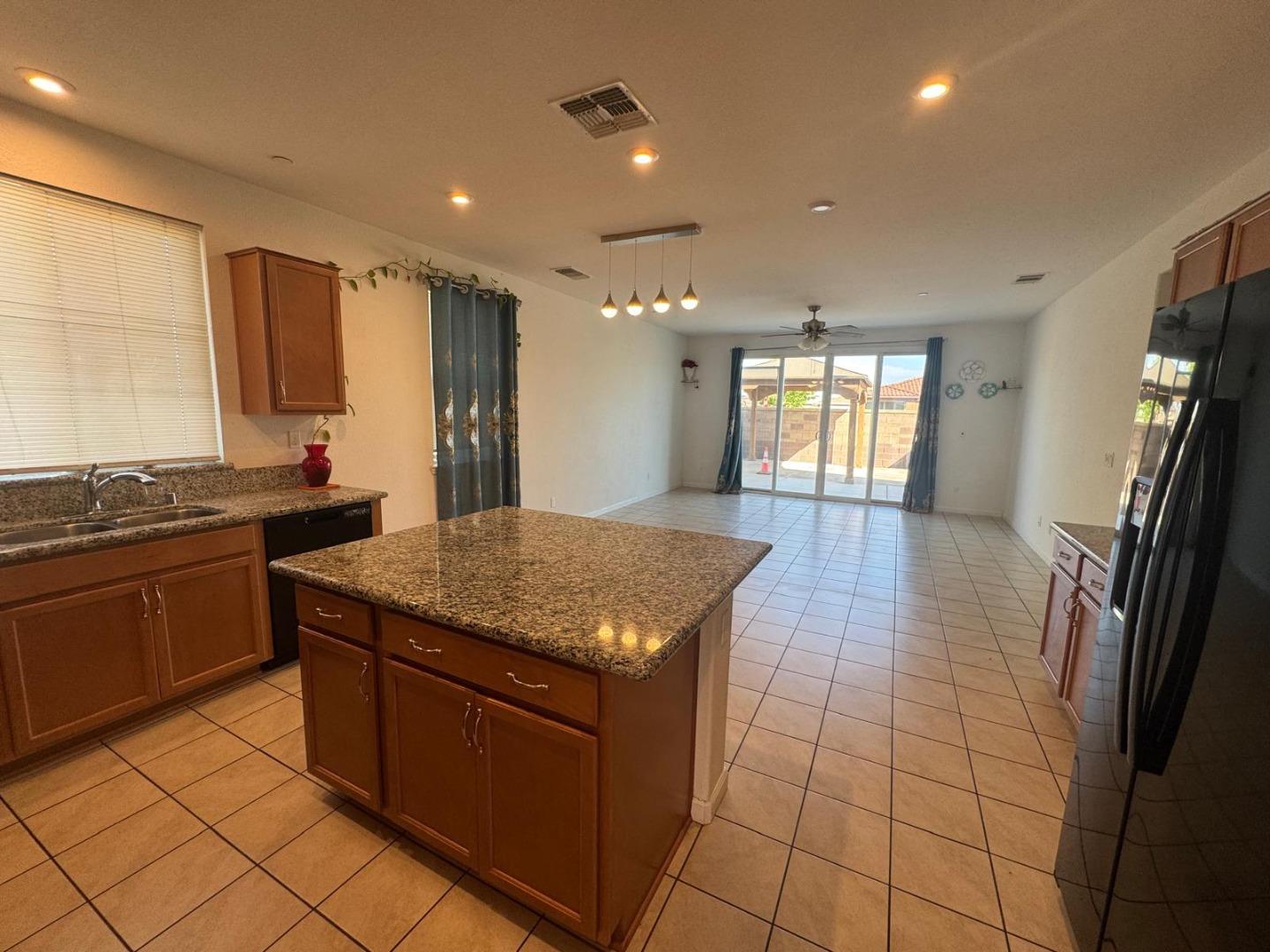Detail Gallery Image 13 of 42 For 15480 Warbler Pl, Lathrop,  CA 95330 - 4 Beds | 2 Baths