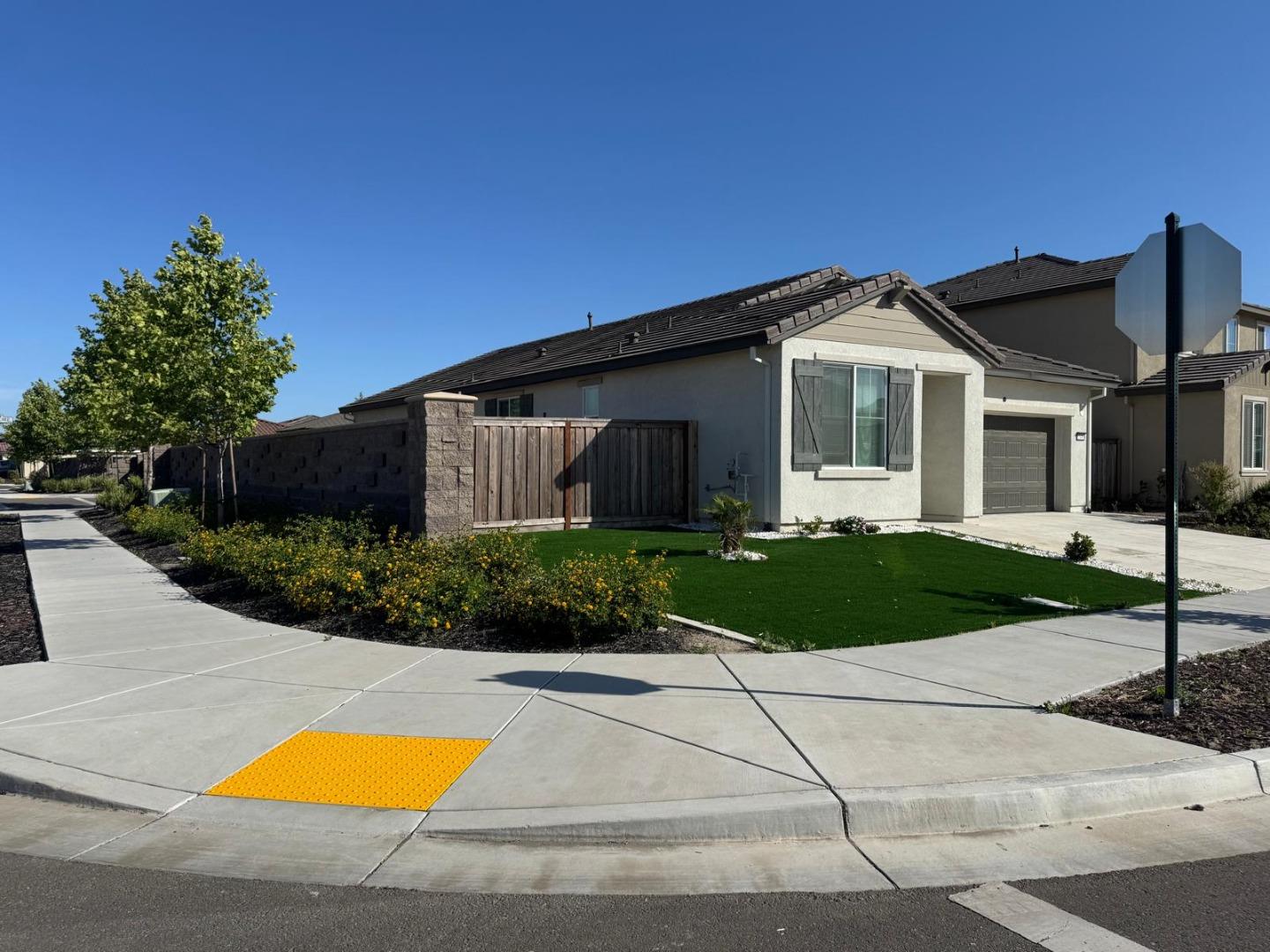 Detail Gallery Image 4 of 42 For 15480 Warbler Pl, Lathrop,  CA 95330 - 4 Beds | 2 Baths