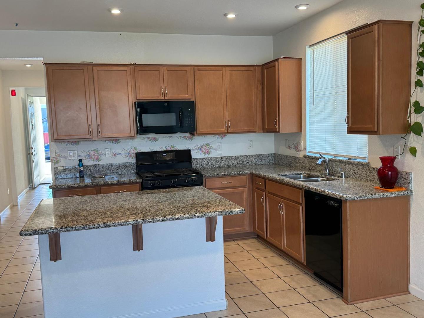 Detail Gallery Image 8 of 42 For 15480 Warbler Pl, Lathrop,  CA 95330 - 4 Beds | 2 Baths