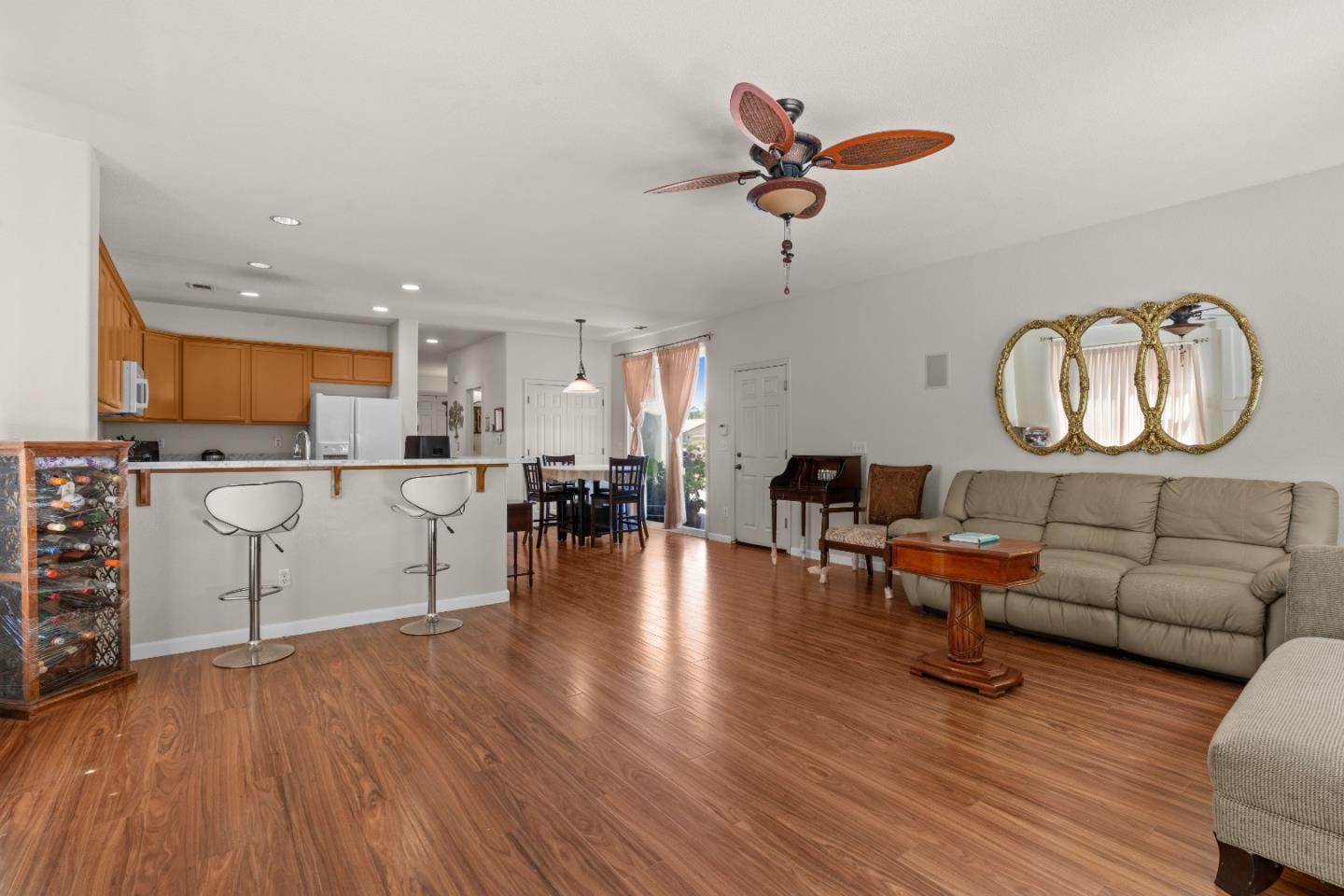 Detail Gallery Image 10 of 50 For 10628 Hidden Grove Cir, Stockton,  CA 95209 - 4 Beds | 2/1 Baths