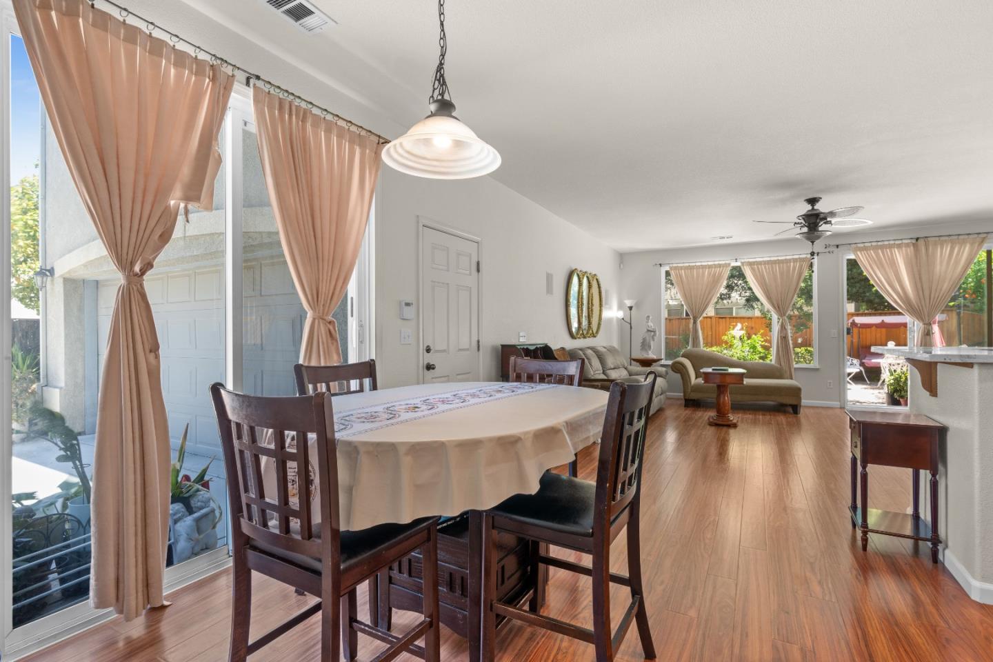 Detail Gallery Image 11 of 50 For 10628 Hidden Grove Cir, Stockton,  CA 95209 - 4 Beds | 2/1 Baths