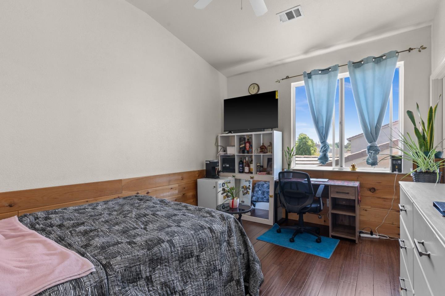 Detail Gallery Image 21 of 50 For 10628 Hidden Grove Cir, Stockton,  CA 95209 - 4 Beds | 2/1 Baths