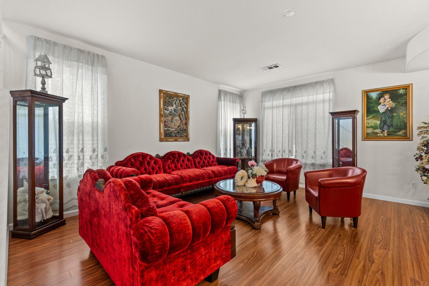 Detail Gallery Image 3 of 50 For 10628 Hidden Grove Cir, Stockton,  CA 95209 - 4 Beds | 2/1 Baths