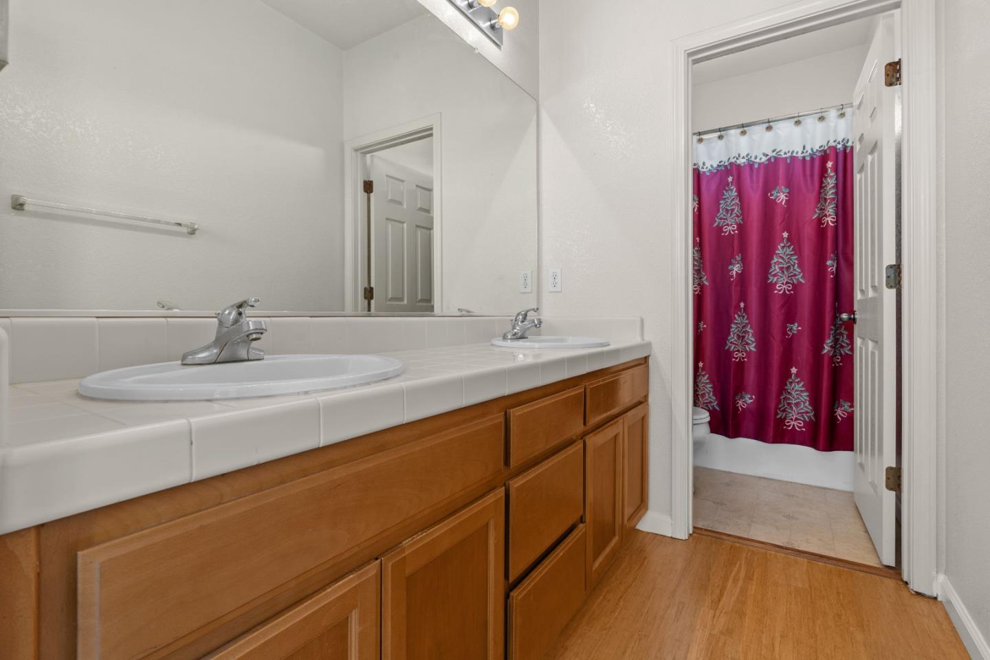 Detail Gallery Image 33 of 50 For 10628 Hidden Grove Cir, Stockton,  CA 95209 - 4 Beds | 2/1 Baths